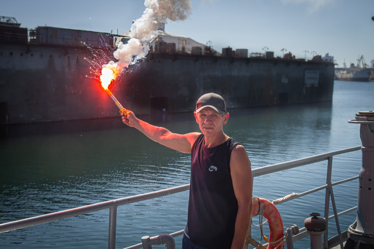 red-hand-held-flare.jpg red-hand-held-flare.jpg